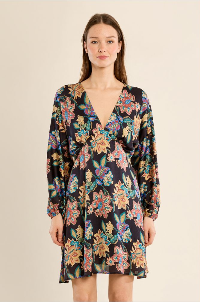 Vestido corto de manga larga con estampado
