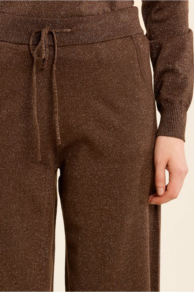 Jogger-style trousers, to tie