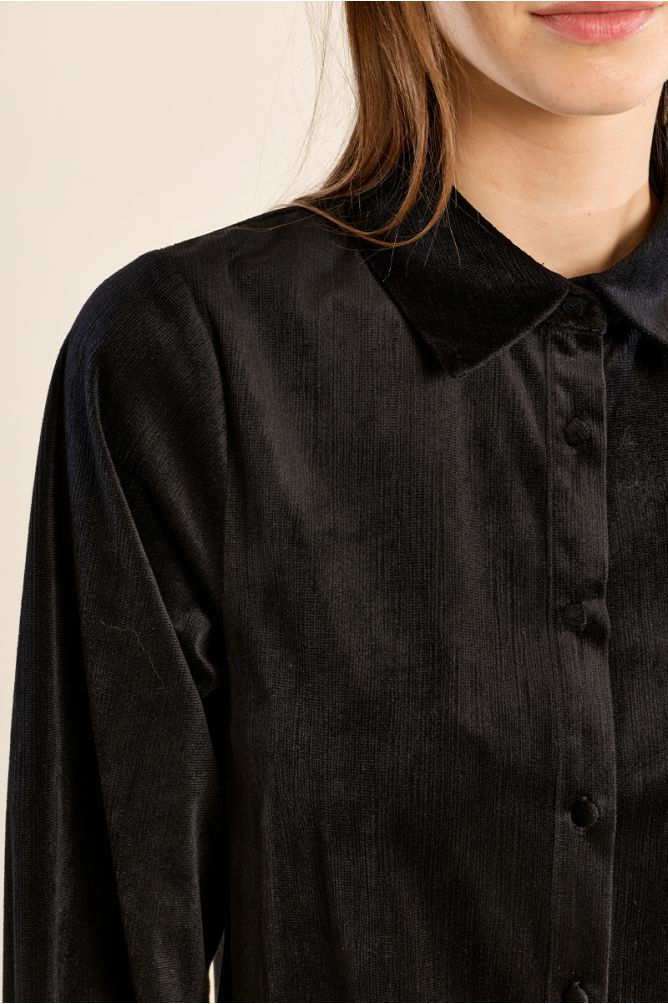 Vestido corto camisero con volantes