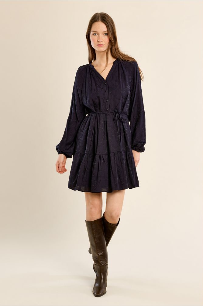 Robe ajustée à volants ceintrée