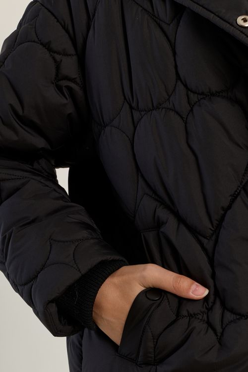 Quilted puffer jacket with heart pattern