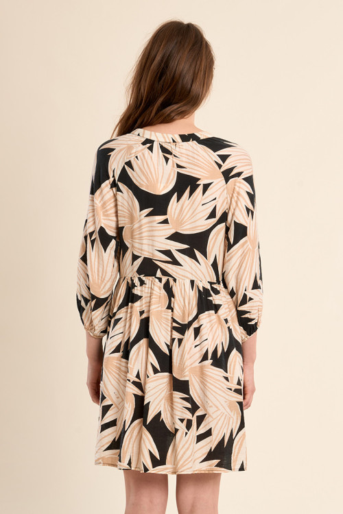 Vestido de media manga, con estampado.
