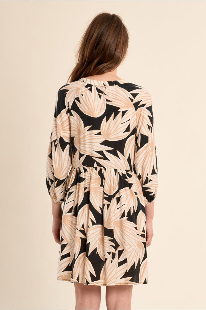 Vestido de media manga, con estampado.