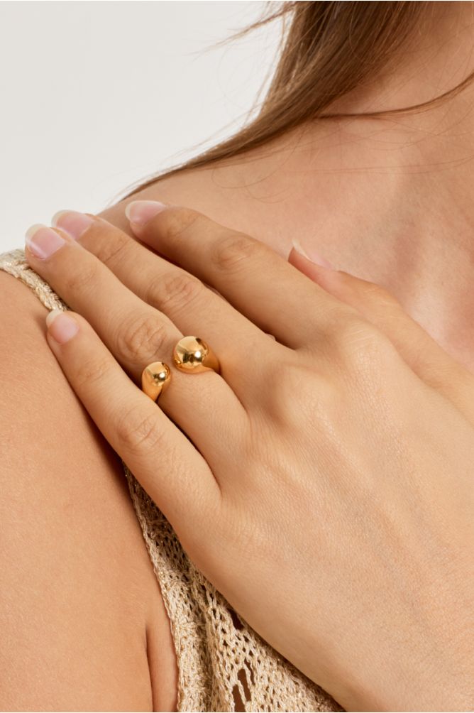 ANTIQUE RING