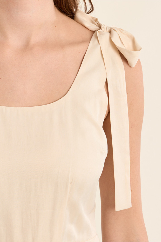 Robe longue à nouer, effet satiné
