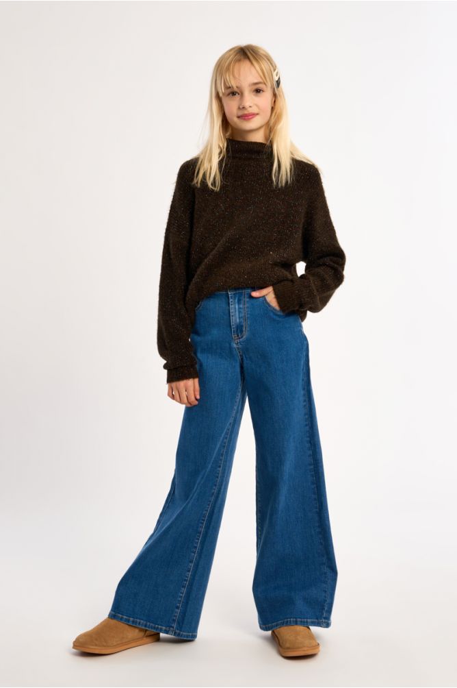 Pantalón vaquero con perneras anchas