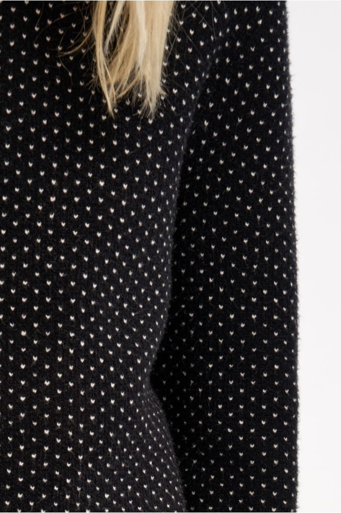 Pull en maille col rond, motif cœurs