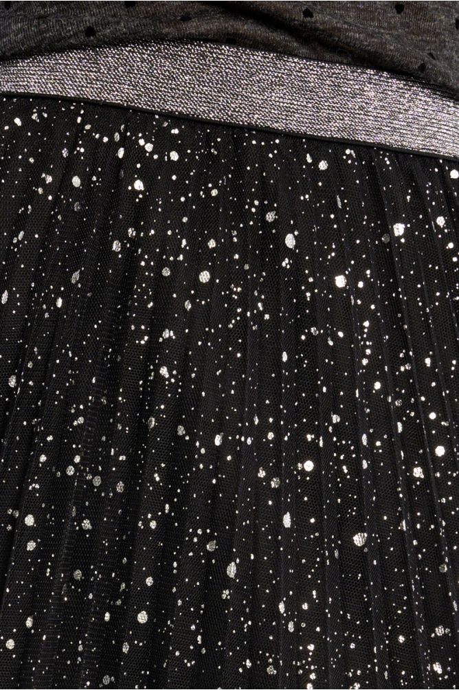 Jupe courte en tulle, détail strass