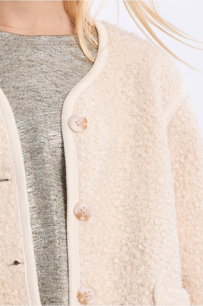 Chaqueta de borreguito con detalles brillantes