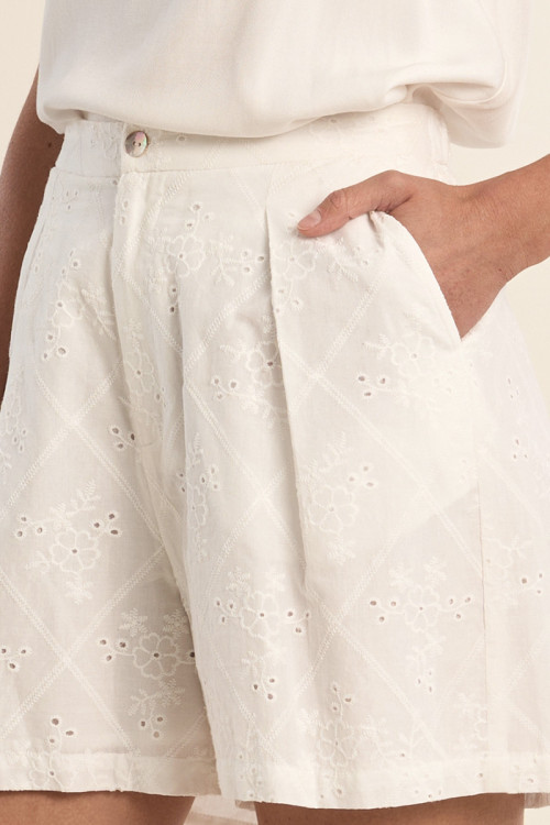 Short en coton, broderies anglaises