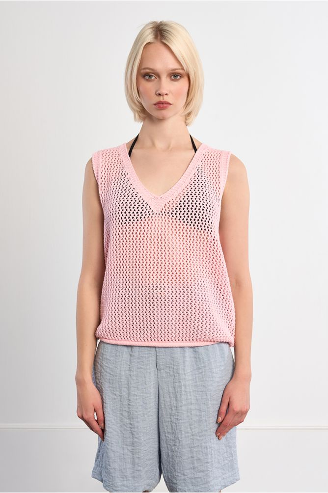 Sleeveless knitted sweater
