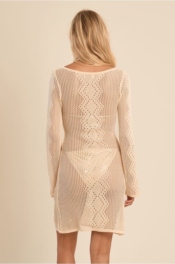 Vestido ajustado, de manga larga, crochet.
