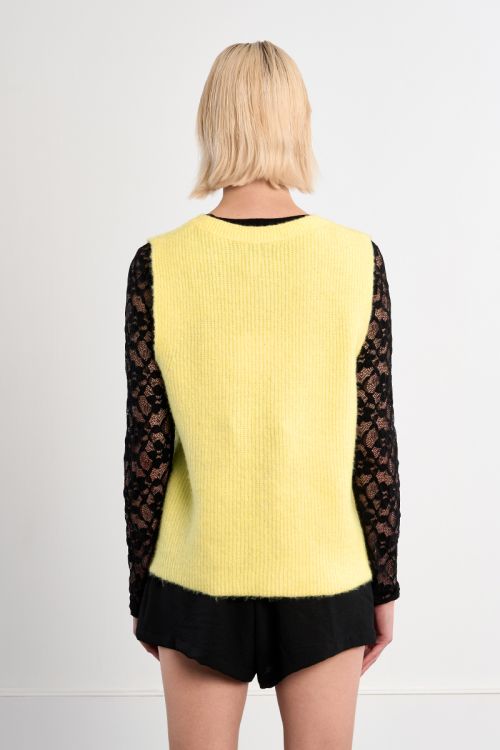 Sleeveless cardigan, buttoned