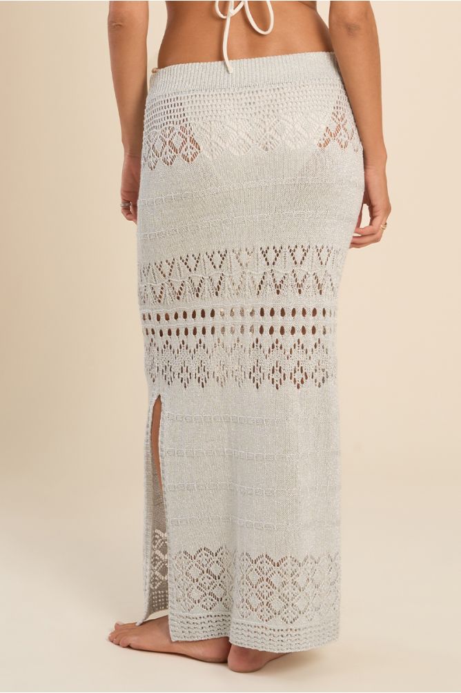 Falda larga, de crochet.
