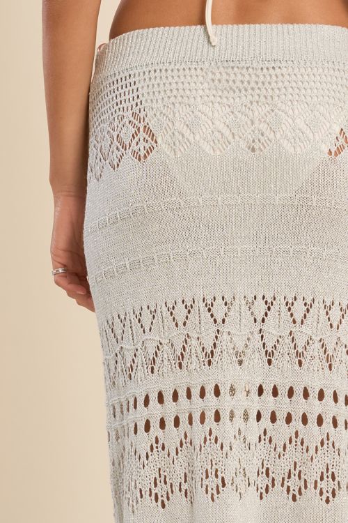 Falda larga, de crochet.