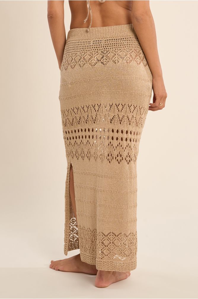 Falda larga, de crochet.