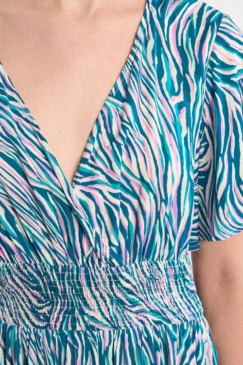 Vestido de manga corta mariposa, con estampado multicolor.