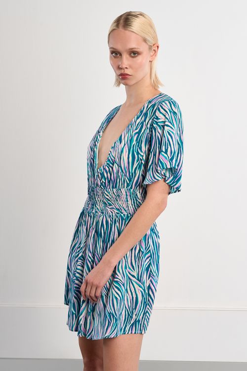 Vestido de manga corta mariposa, con estampado multicolor.