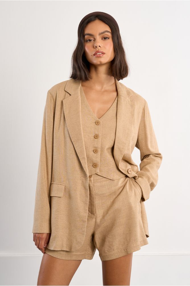 Blazer de mujer de manga larga, con cuello y solapa.