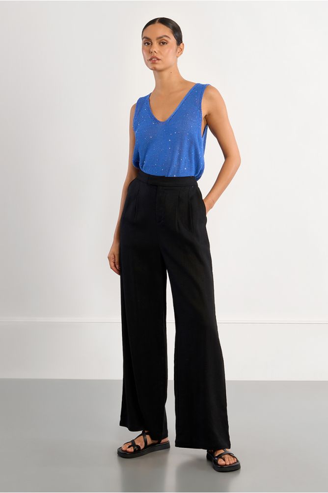 Pantalón de mujer largo, detalle pliegues.