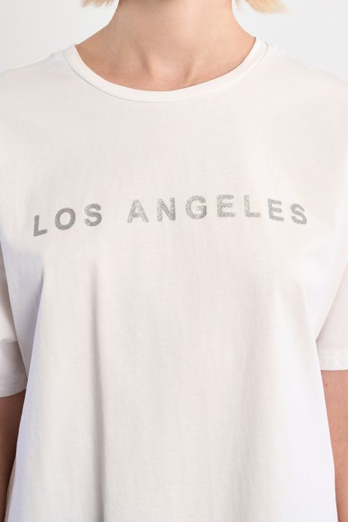 Camiseta de mujer de manga corta, con estampado frontal.