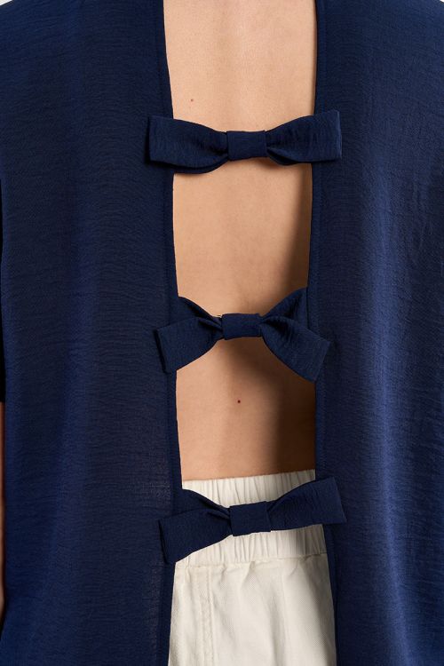 T-shirt bows