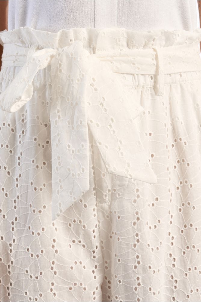 Pantalón de mujer tobillero, en tejido acanalado.