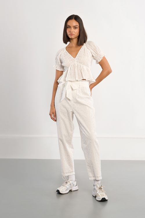 Pantalón de mujer tobillero, en tejido acanalado.
