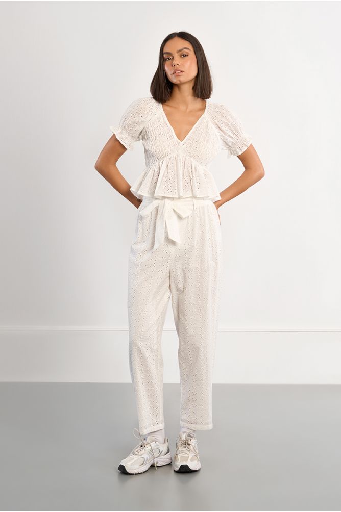 Pantalón de mujer tobillero, en tejido acanalado.