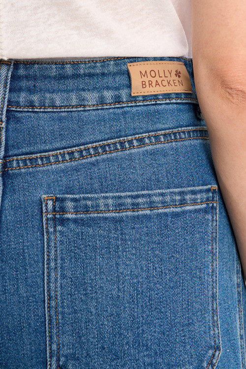 Pantalón de mujer vaquero, acampanado.