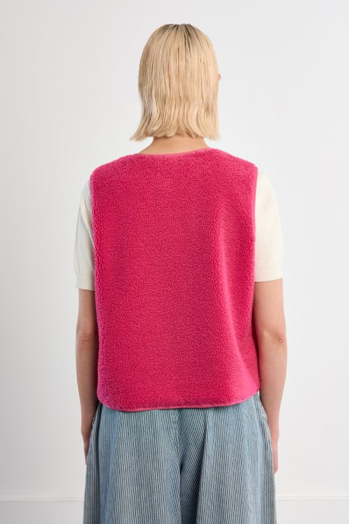 Short sleeveless jacket
