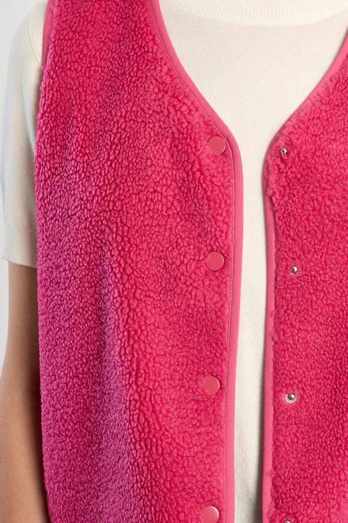 Short sleeveless jacket