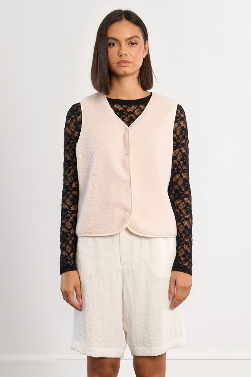 Short sleeveless jacket