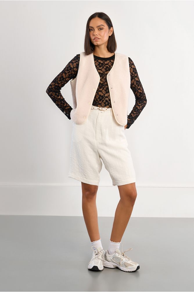 Short sleeveless jacket