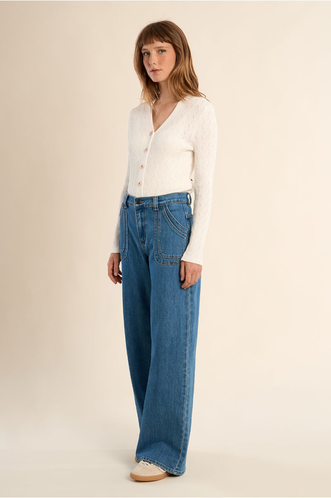 Wide, high-waisted jeans