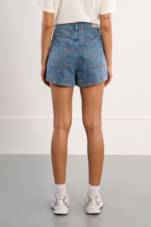 Short denim en coton avec multi-cœurs brodés