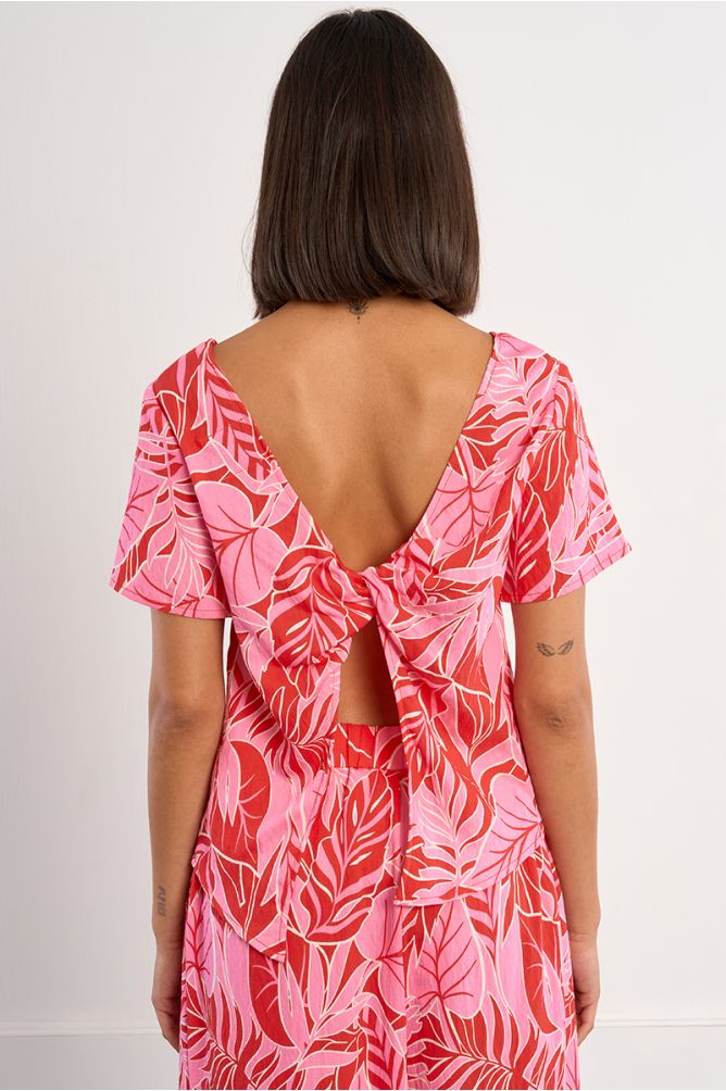 Top de mujer de manga corta, estampado tropical.