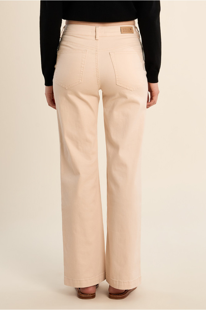 Pantalón de mujer largo, perneras rectas.