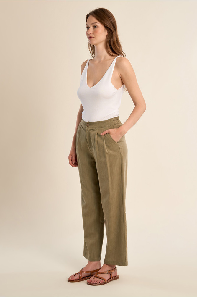 Straight, high-waisted trousers