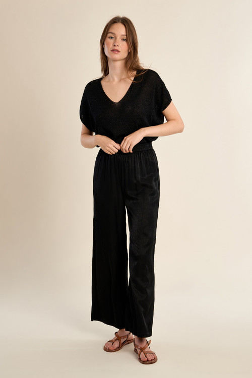 Pantalón de mujer largo, detalle pliegues.