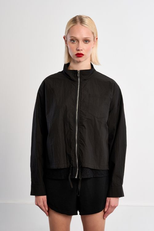 Veste en nylon Sporty, détail dentelle