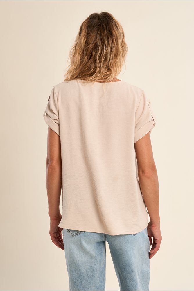 T-shirt with beaded collar