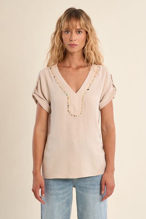 T-shirt with beaded collar