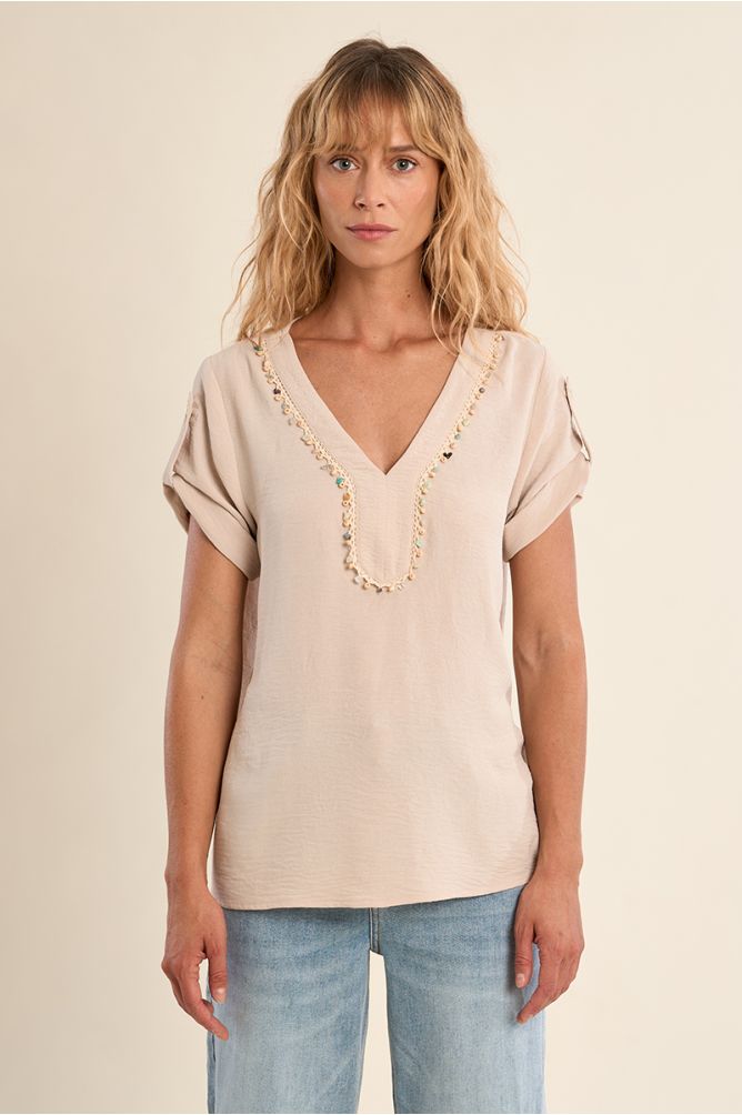 T-shirt with beaded collar