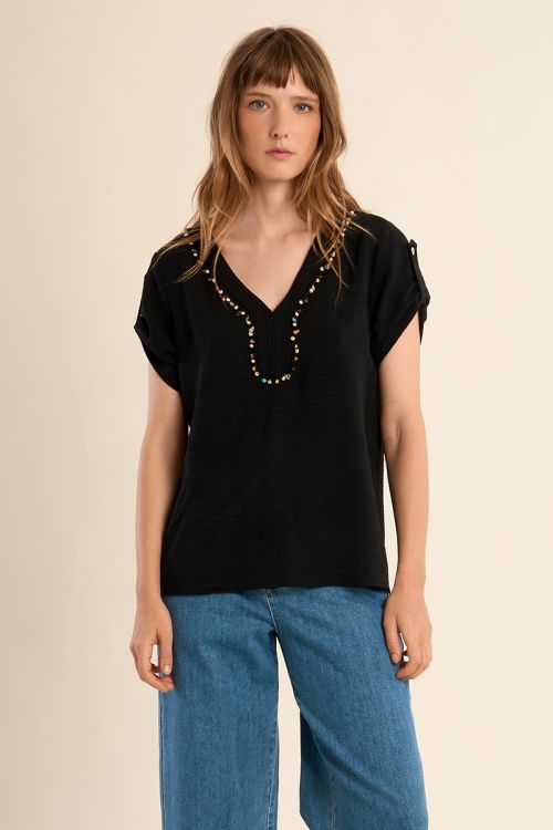 T-shirt with beaded collar