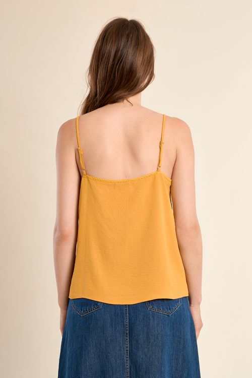 Top de mujer lencero, de tirantes.