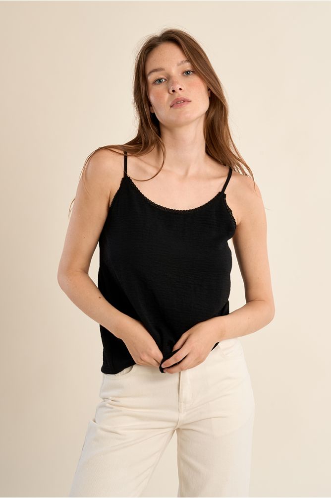 Top de mujer lencero, de tirantes.