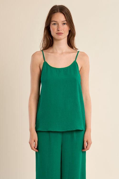 Top de mujer lencero, de tirantes.