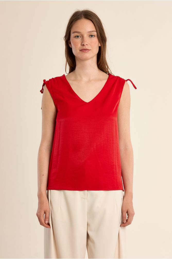 Straight, flowing top
