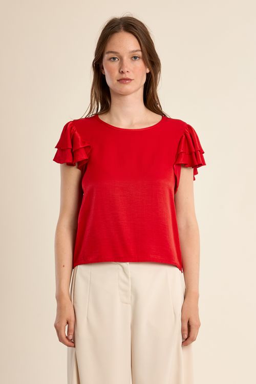 Camiseta de manga corta, con volantes.